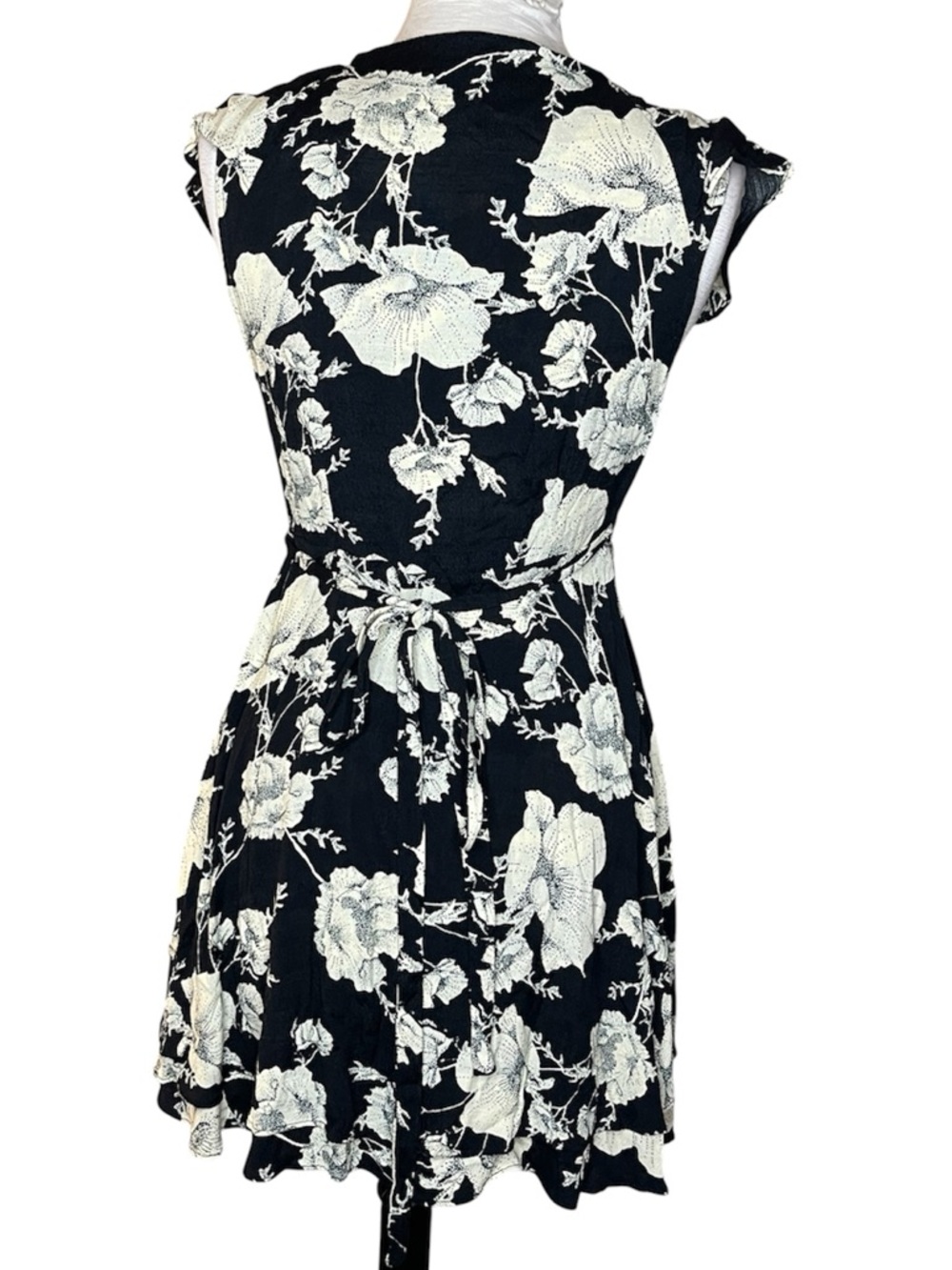 Free People Black & White Floral Wrap Mini Dress Sz M - Picture 3 of 10